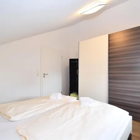 Modern In Near Lift Apartment
