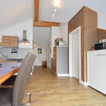 Modern In Near Lift Apartment *